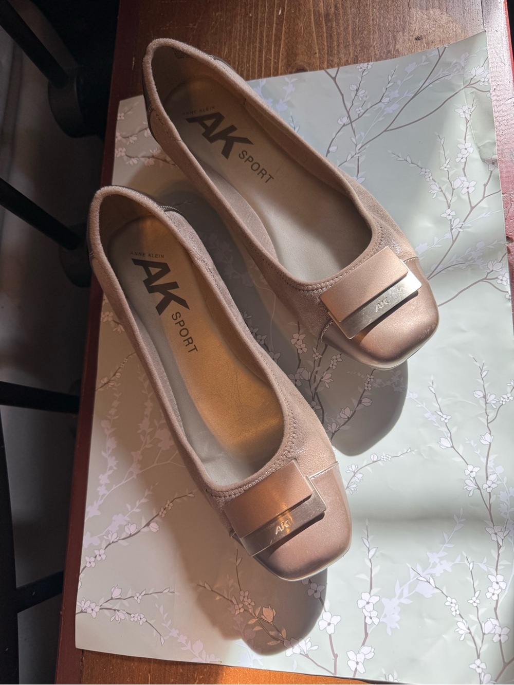 Anne Klein champagne Leather-Tone Ballet Flats with Metallic Accent Size 8.5